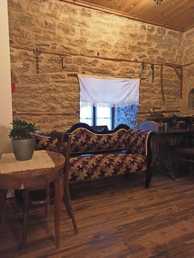 Boutique Hotel Praga ジロカストラ エクステリア 写真