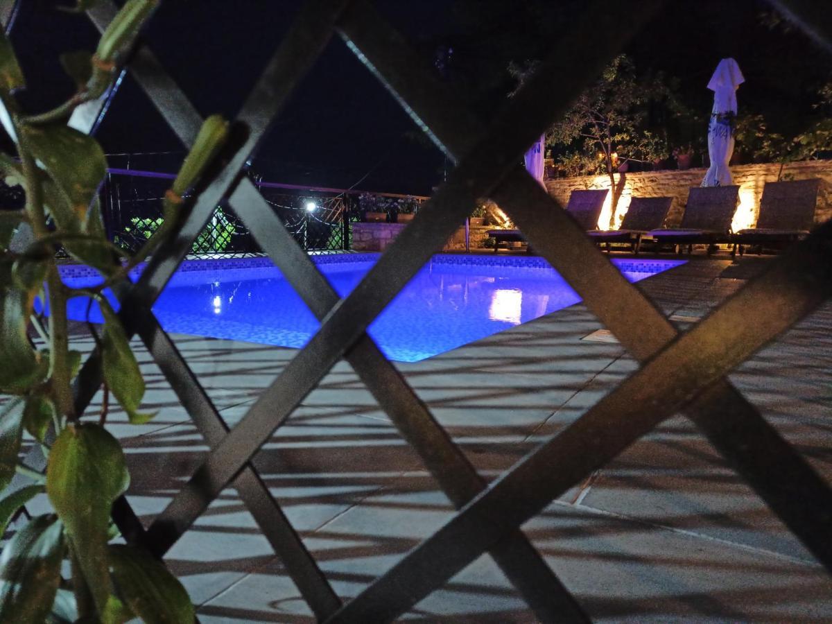 Boutique Hotel Praga ジロカストラ エクステリア 写真