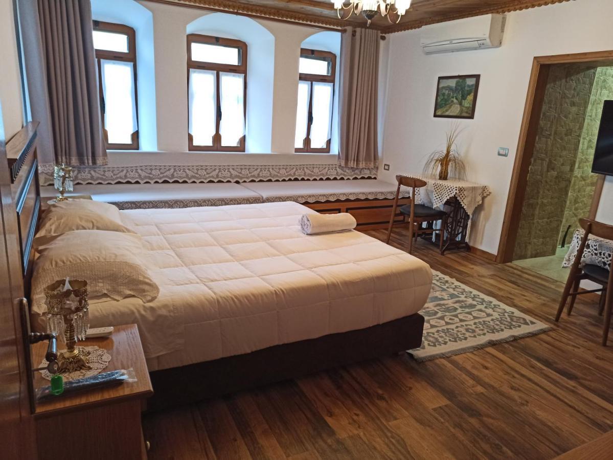 Boutique Hotel Praga ジロカストラ エクステリア 写真