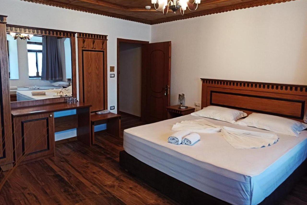 Boutique Hotel Praga ジロカストラ エクステリア 写真
