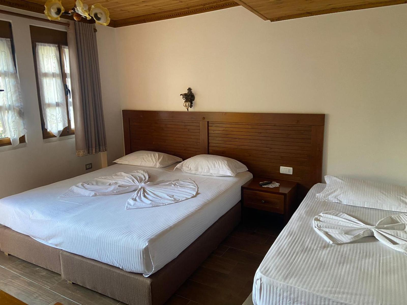 Boutique Hotel Praga ジロカストラ エクステリア 写真